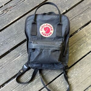 Fjallraven Kaken black mini backpack